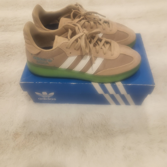 Adidas Beige and Green Sneakers S4m3a - Picture 5 of 16